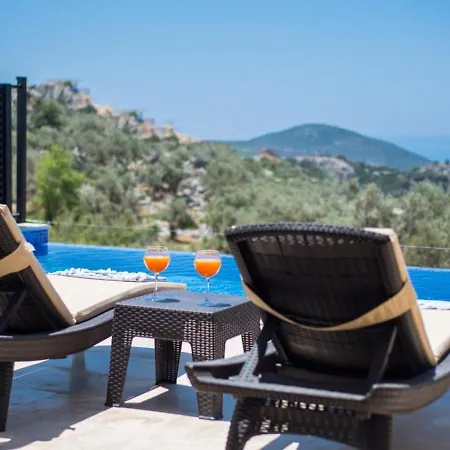 2 Bedroom Secluded With Private Pool Hot Tub 빌라 칼칸