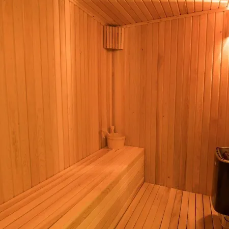 2 Bedroom Secluded With Private Pool Hot Tub *